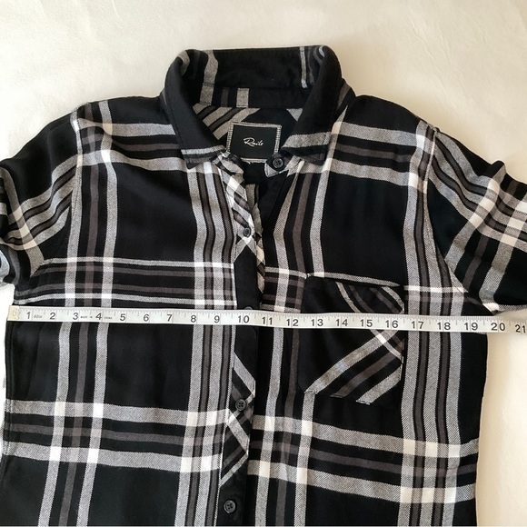 Rails Hunter Plaid Button-Front Shirt Black and White - Picture 11 of 15
